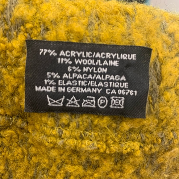 Fraas fuzzy look, infinity scarf. - Picture 6 of 7